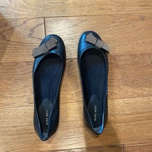 Black & gold bow flats